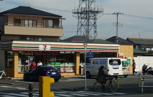 近くのセブンイレブンまで700m(徒歩9分)
