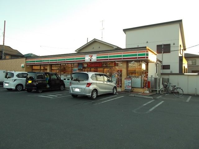 近くのセブンイレブン伊奈内宿店まで440m（徒歩6分）