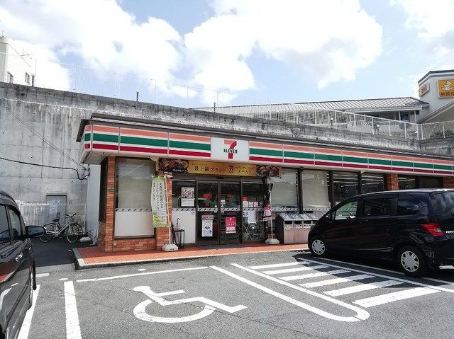 近くのセブンイレブンまで650m（徒歩9分）