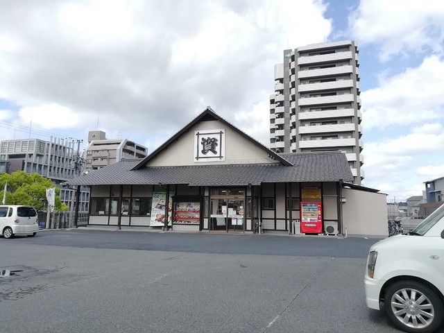 近くの資さんうどんまで350m（徒歩5分）