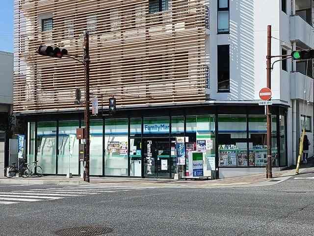 近くのファミリーマート東灘岡本橋店様まで550m(徒歩7分)