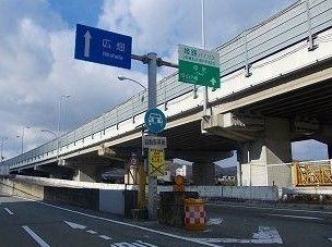 近くの施設まで1,250m（徒歩16分）