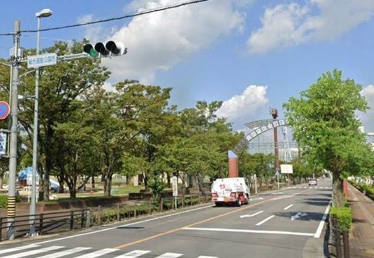 近くの安城市総合運動公園まで2,800m（徒歩35分）