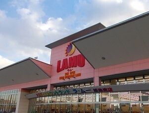 近くのラムーまで2,000m（徒歩25分）