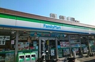 近くのファミリーマート小松原店様まで750m（徒歩10分）