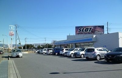 近くのコンビニまで750m（徒歩10分）