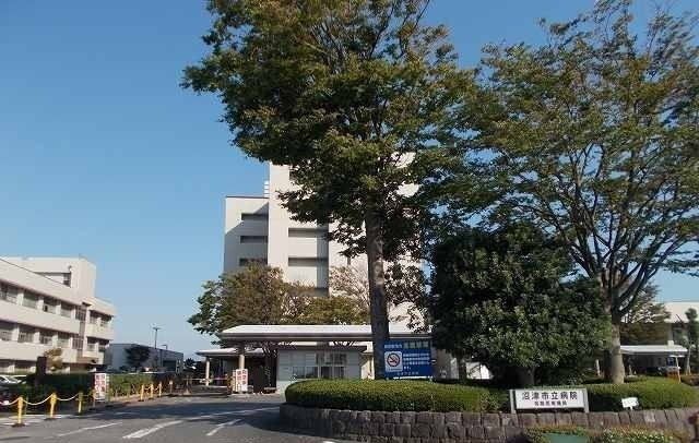 近くの病院まで1,300m（徒歩17分）