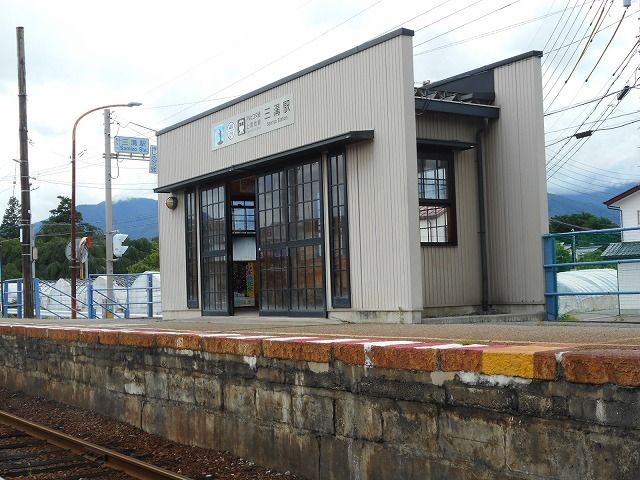 近くの三溝駅まで550m(徒歩7分)