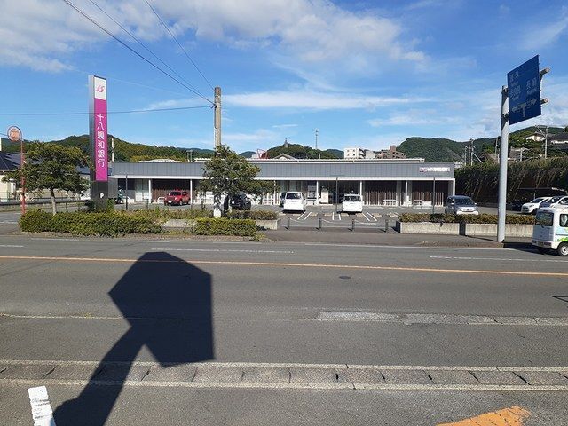 近くの銀行まで431m（徒歩6分）
