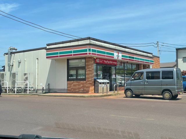 近くのセブンイレブンまで350m（徒歩5分）