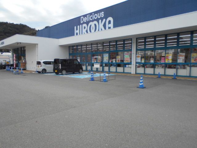 近くのデリシャスヒロオカ様まで2,000m（徒歩25分）