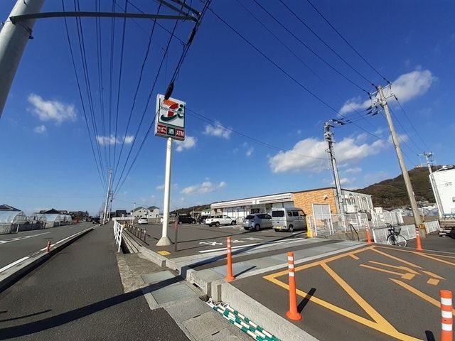 近くのコンビニまで130m（徒歩2分）