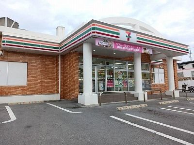 近くのセブンイレブン宜野湾長田1丁目まで550m(徒歩7分)