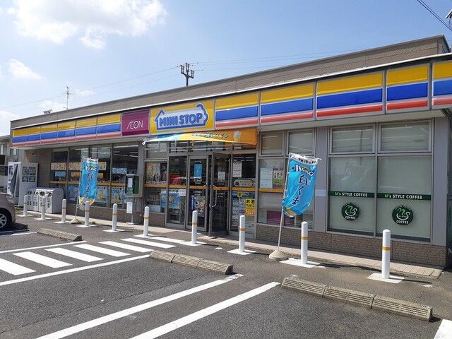 近くのミニストップ岐南町徳田まで450m（徒歩6分）