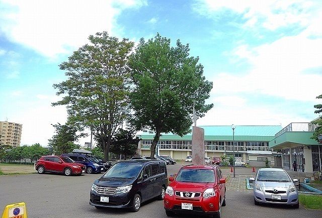 近くの手稲中央小学校まで100m（徒歩2分）