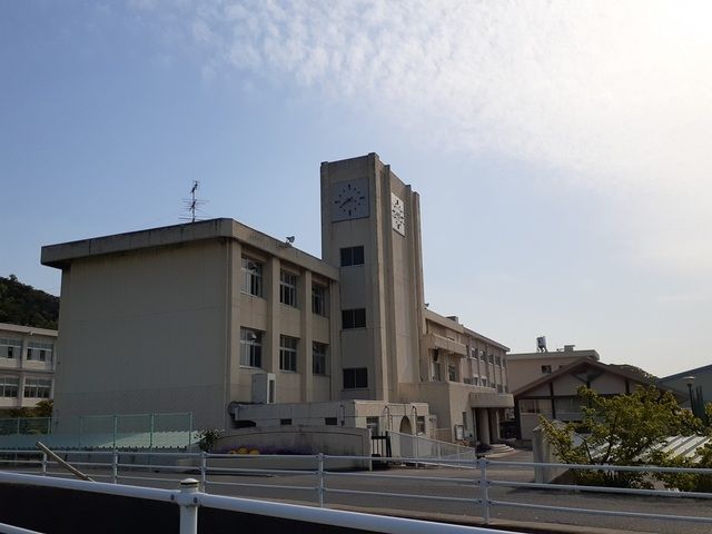 近くの甲浦小学校まで1,800m(徒歩23分)