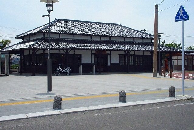 近くの小城駅まで1,120m（徒歩14分）