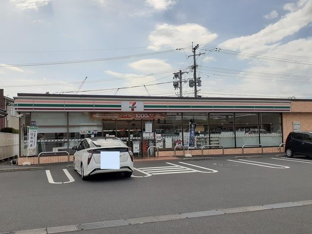 近くのセブンイレブン国分山下店まで150m(徒歩2分)