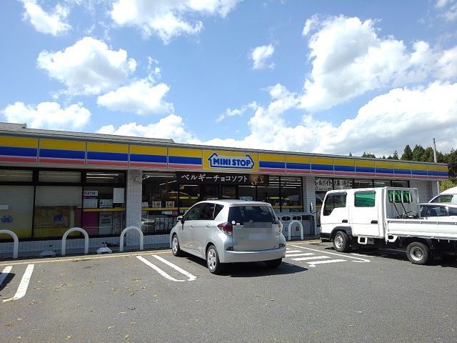 近くのミニストップ菰野庁舎前店まで400m（徒歩5分）