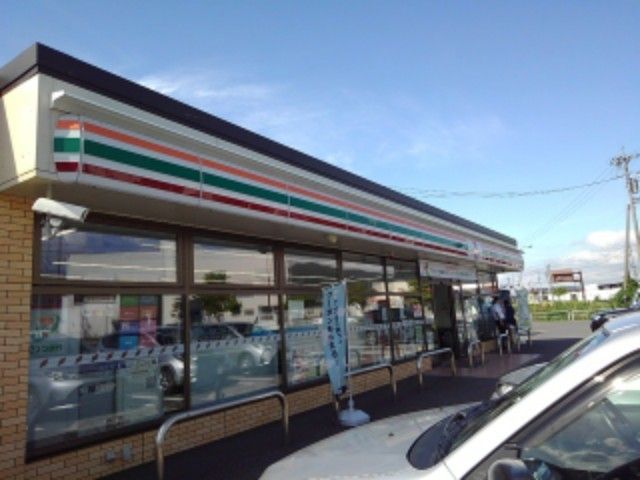 近くのセブンイレブン屋代団地店まで500m（徒歩7分）