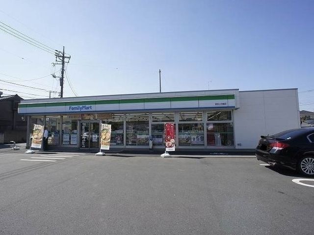 近くのコンビニまで550m（徒歩7分）