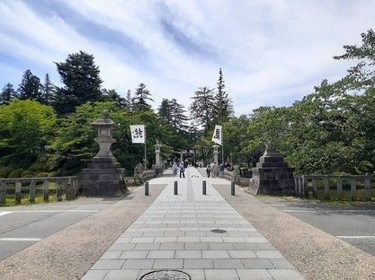 近くの上杉神社まで500m（徒歩7分）