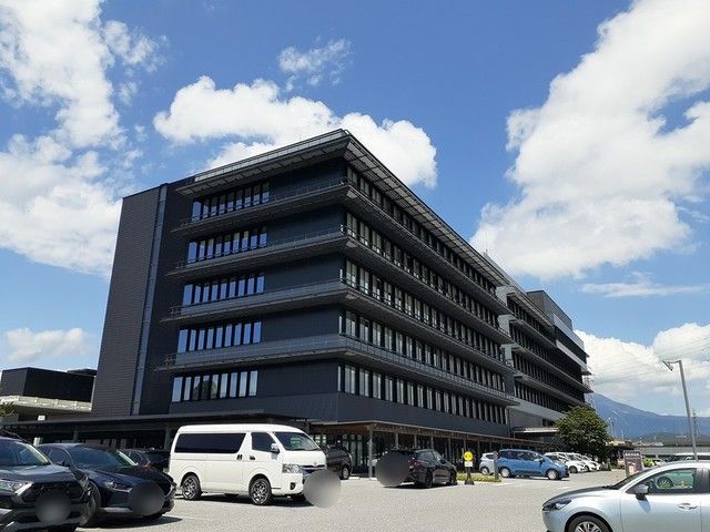 近くの長浜市役所まで490m（徒歩7分）