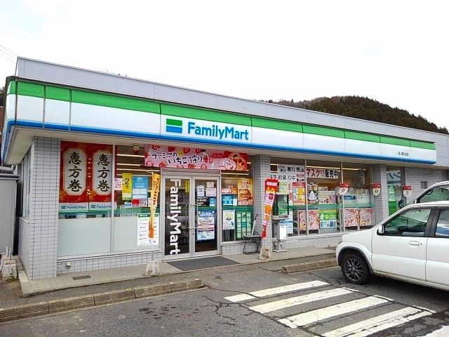 近くのコンビニまで450m（徒歩6分）