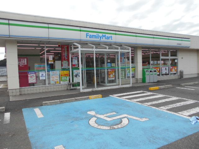 近くのコンビニまで300m（徒歩4分）