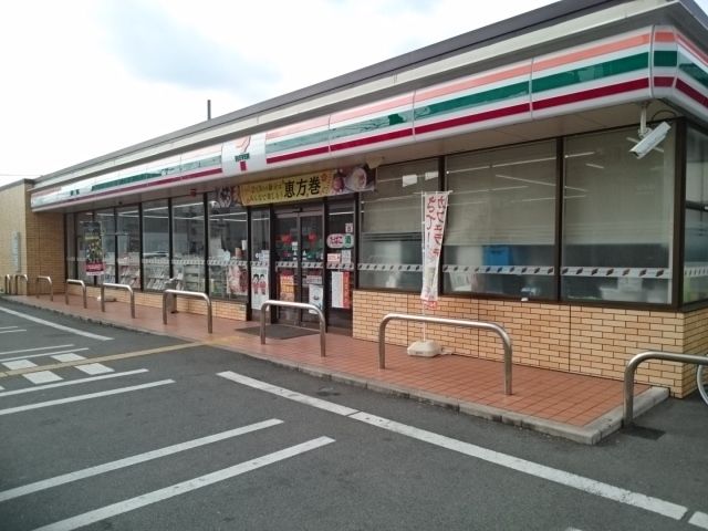 近くのコンビニまで210m（徒歩3分）