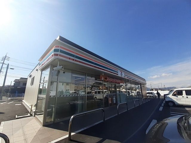 近くのセブンイレブン防府下新田店まで400m（徒歩5分）