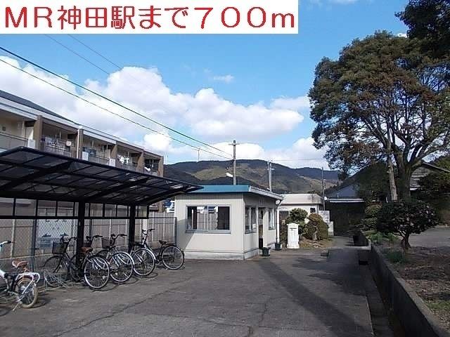 近くの神田駅まで700m（徒歩9分）