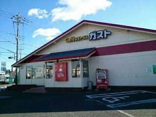 近くの飲食店まで1,100m（徒歩14分）