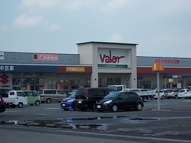 近くのバロー羽島インター店まで1,000m（徒歩13分）