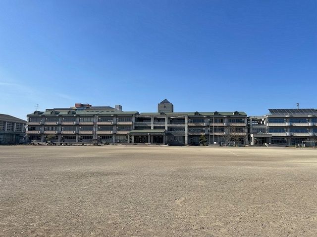 近くの小学校まで750m（徒歩10分）