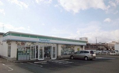 近くのコンビニまで400m（徒歩5分）