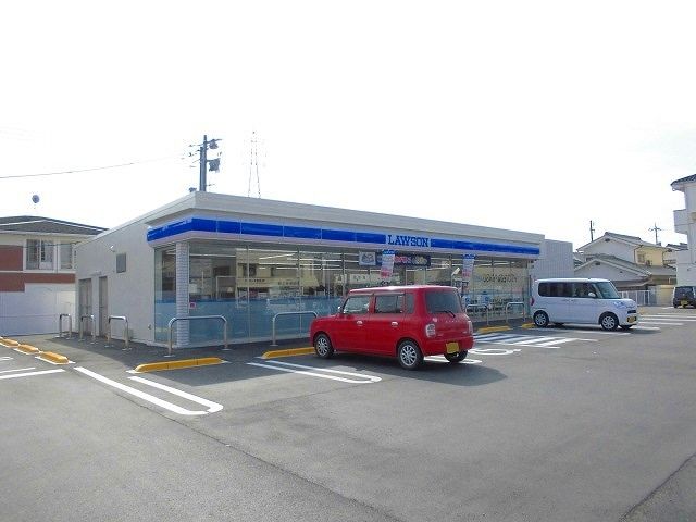 近くのローソン井原警察署前店まで450m（徒歩6分）