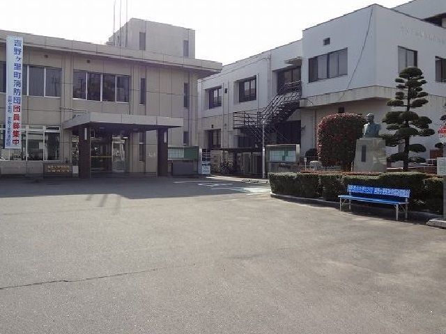 近くの吉野ヶ里町役場三田川庁舎まで1,400m(徒歩18分)