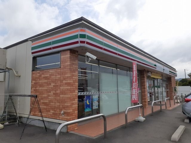 近くのセブンイレブン鹿沼上日向店まで800m（徒歩10分）