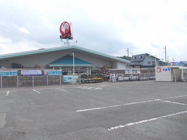 近くのコメリ会津本郷店まで350m（徒歩5分）