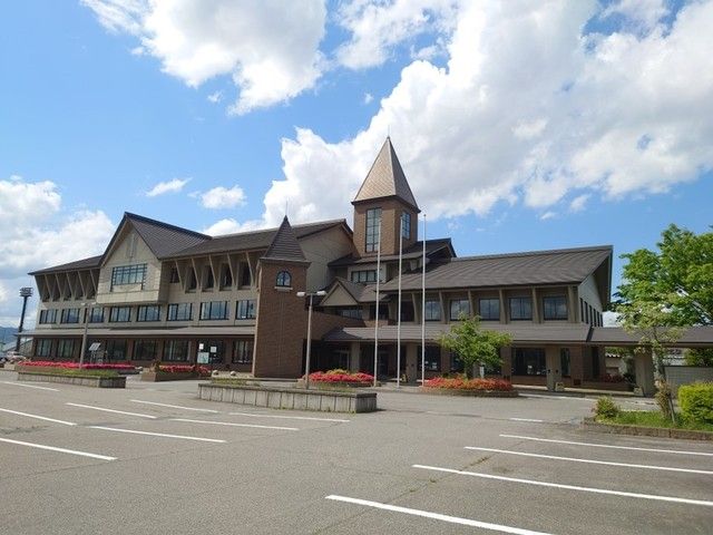 近くの会津美里町役場本郷庁舎まで1,500m（徒歩19分）