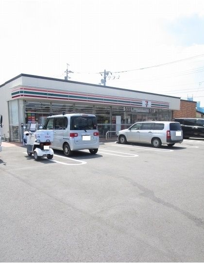 近くのセブンイレブンまで650m（徒歩9分）