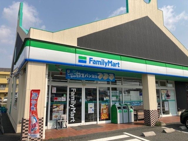 近くのファミリーマート与謝野町岩滝店まで1,500m(徒歩19分)
