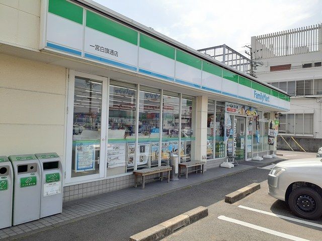 近くのファミリーマート　白旗通店まで400m（徒歩5分）