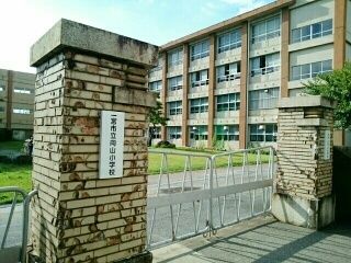 近くの一宮市立　向山小学校まで1,100m（徒歩14分）