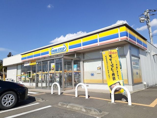 近くのミニストップ那須塩原二つ室店まで380m（徒歩5分）