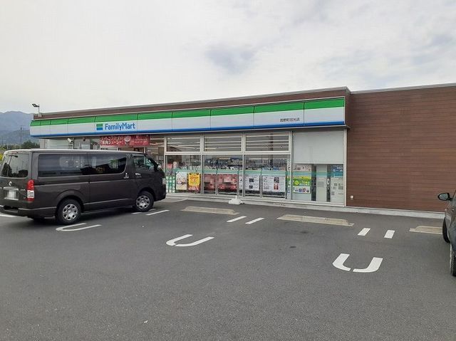 近くのファミリーマート菰野田光店まで1,200m(徒歩15分)
