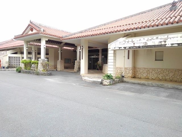 近くの名護市立図書館まで3,200m(徒歩40分)