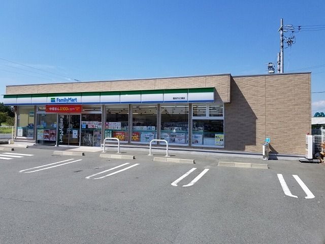 近くのファミリーマート磐田今之浦店まで750m(徒歩10分)