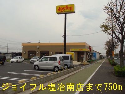 近くの飲食店まで750m（徒歩10分）